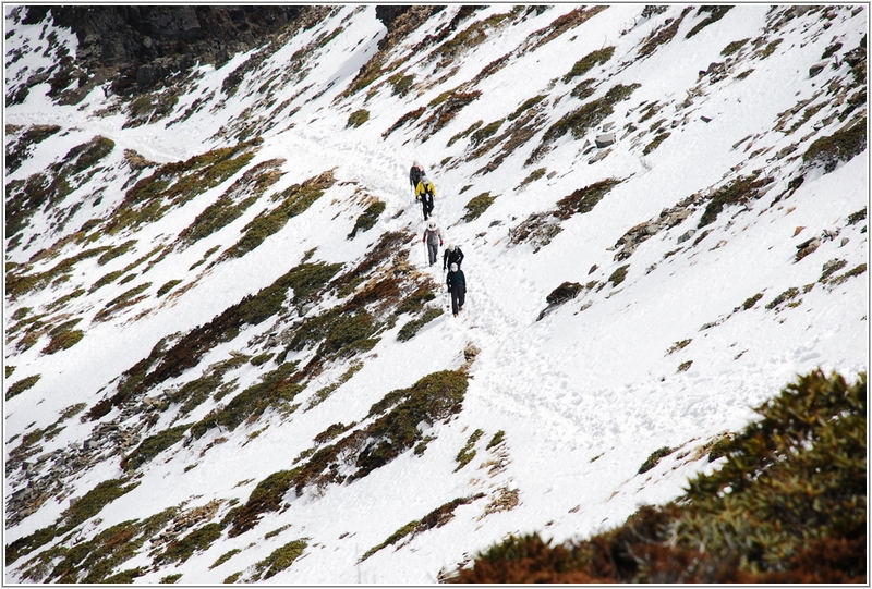 2012-03-06 11-17-40踏雪登雪山途中.JPG